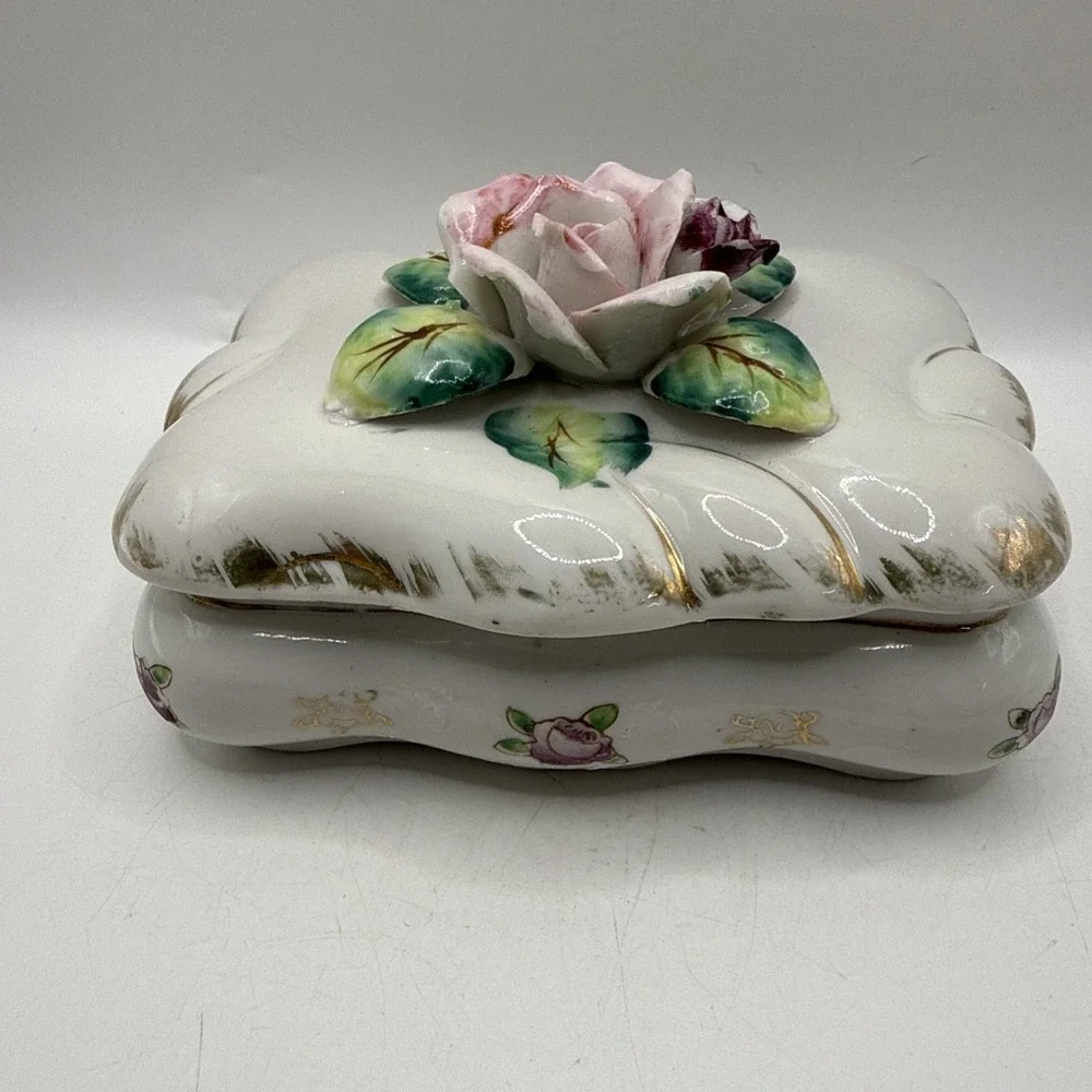 Vintage Porcelain Trinket Box – Pink Roses – Gold Trim – 1960s? 4.5